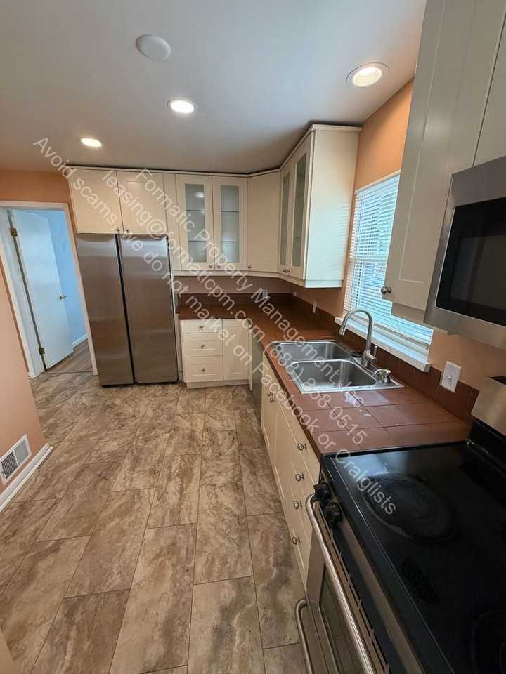 2246 S Corona St - Photo 5 of 15