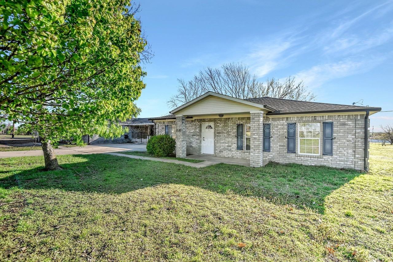 2620 Ford Rd - Photo 3 of 21