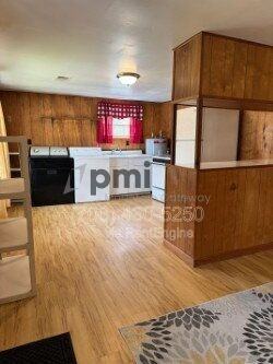 687 Ada St - Photo 3 of 14