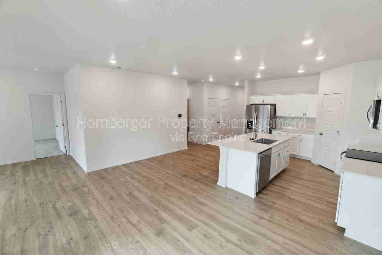 5508 W Jamestown Ln - Photo 3 of 30