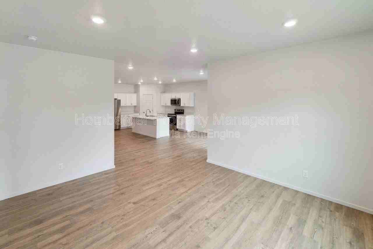 5508 W Jamestown Ln - Photo 4 of 30