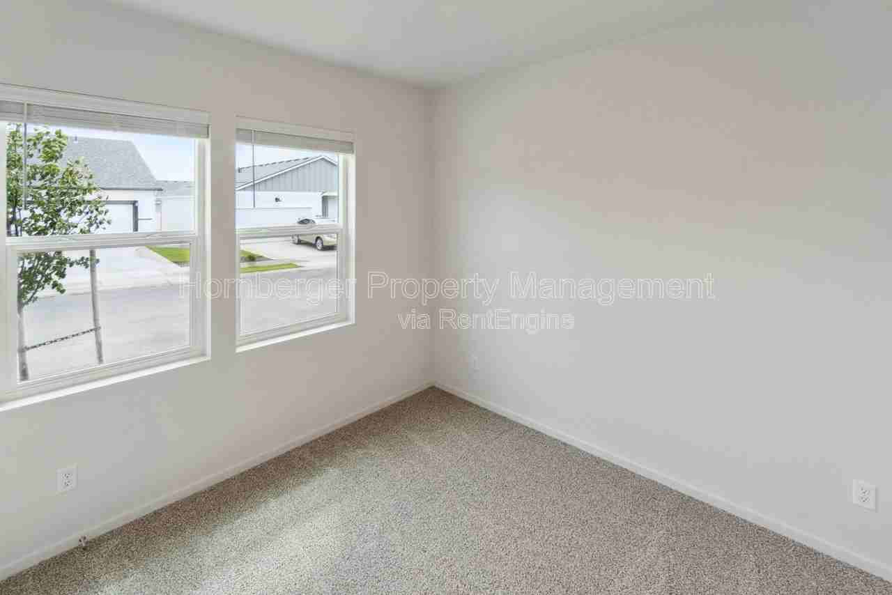 5508 W Jamestown Ln - Photo 7 of 30