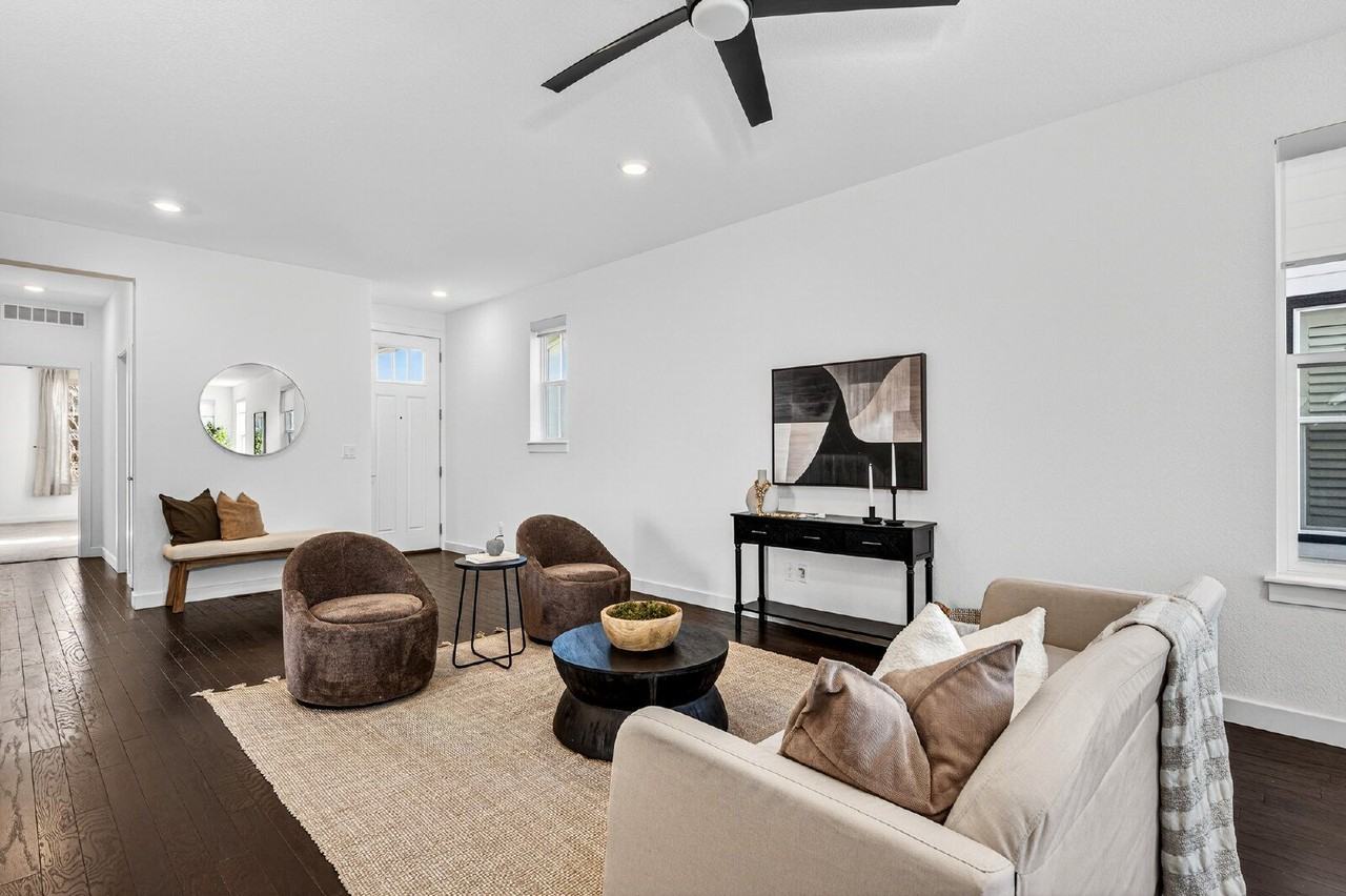 6311 Stable View St - Photo 7 of 39