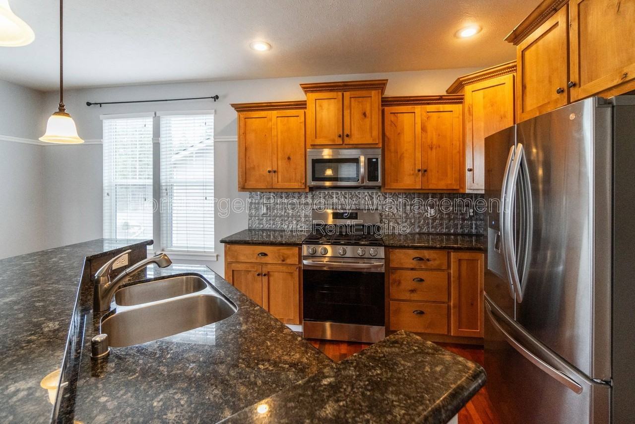 6106 E 14th Ln - Photo 4 of 28