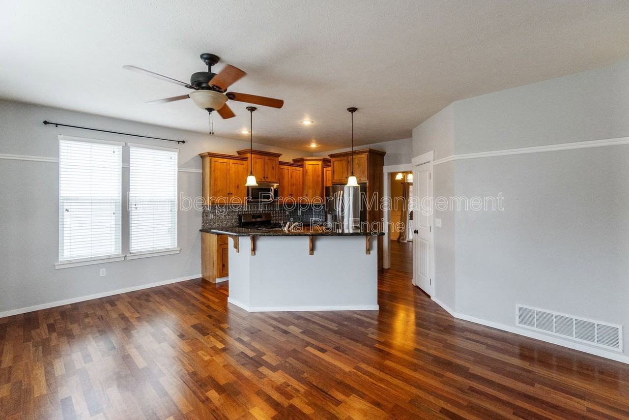 6106 E 14th Ln - Photo 5 of 28