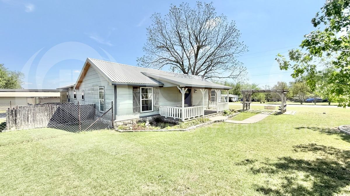 230 Clarence Rd - Photo 2 of 23