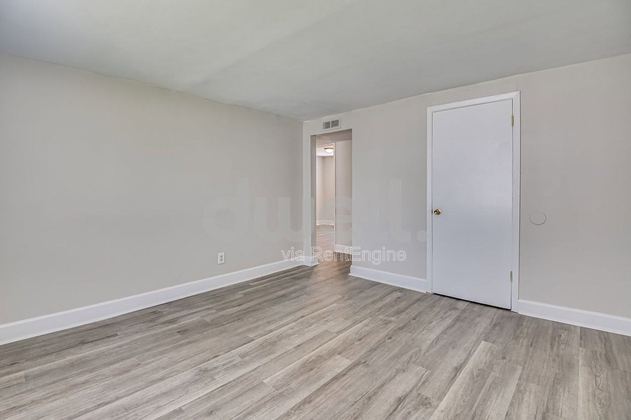 1927 Central Ave #B12 - Photo 3 of 10