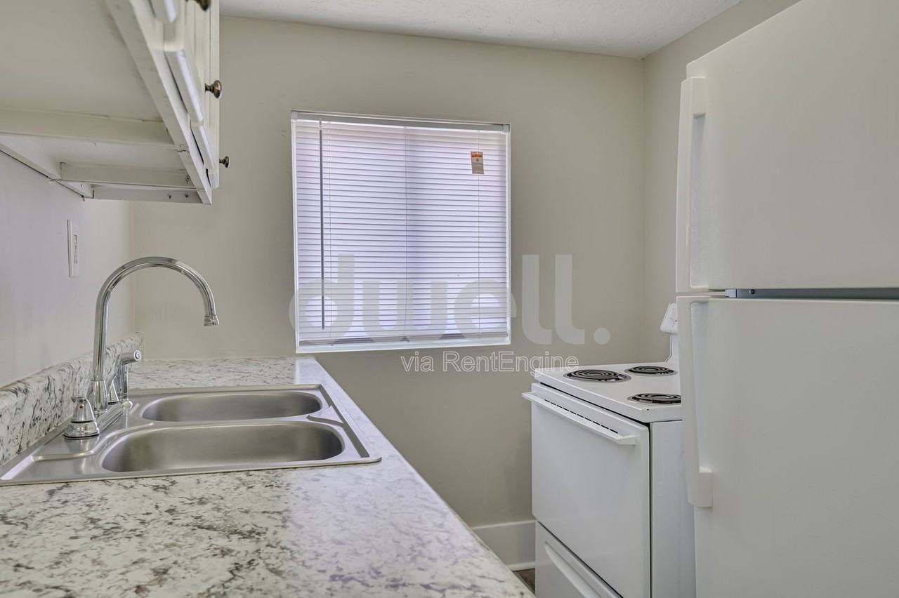 1927 Central Ave #B12 - Photo 4 of 10