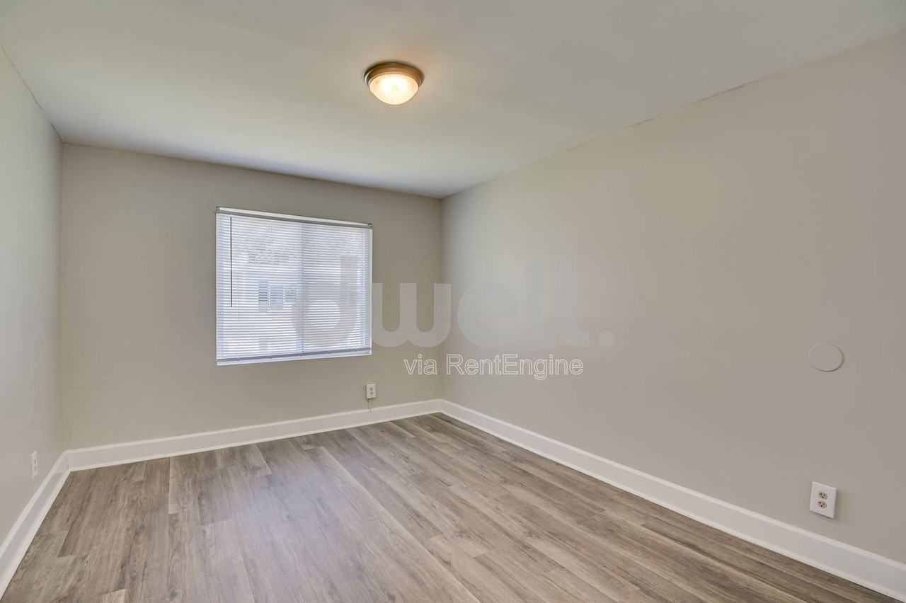 1927 Central Ave #B12 - Photo 5 of 10