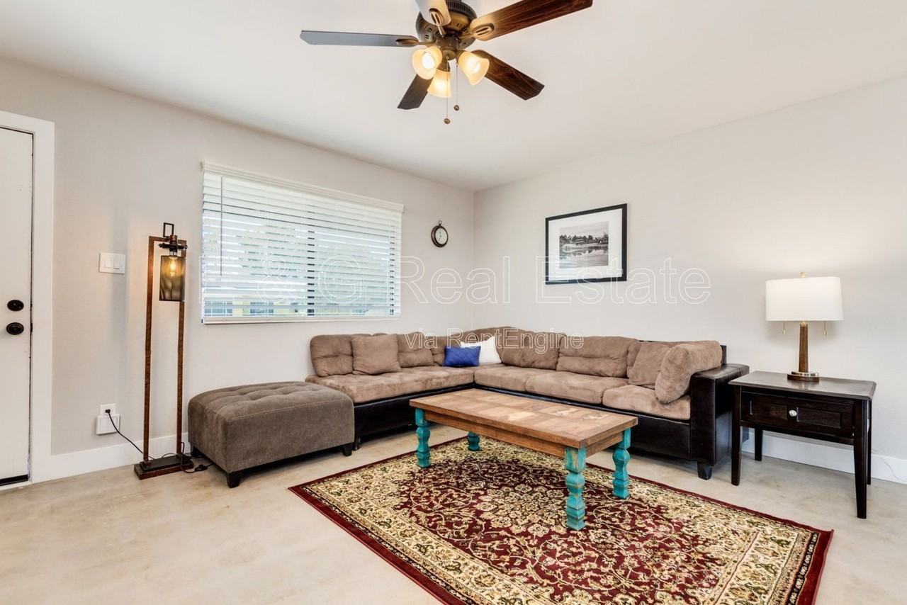 16 W Geneva Dr - Photo 3 of 20