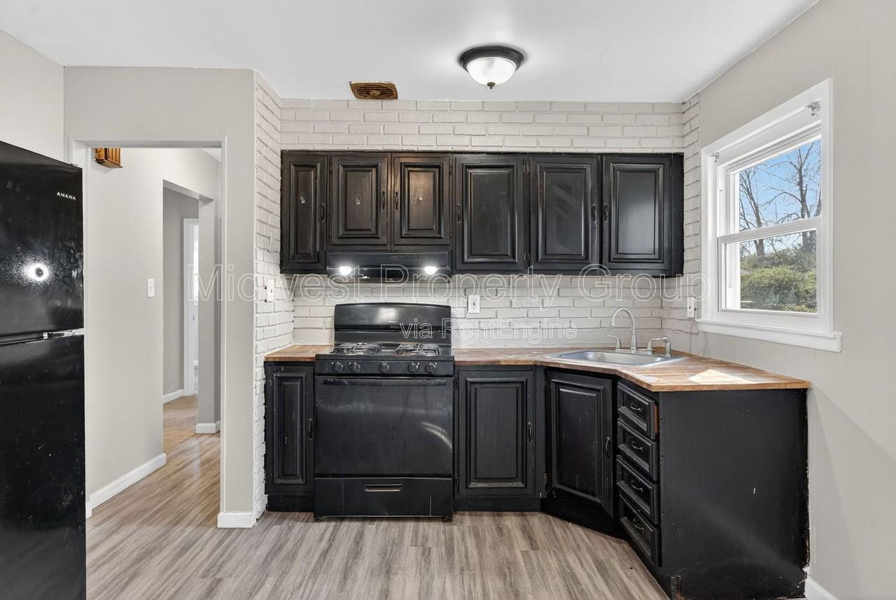 12035 Krenning Ln - Photo 4 of 33