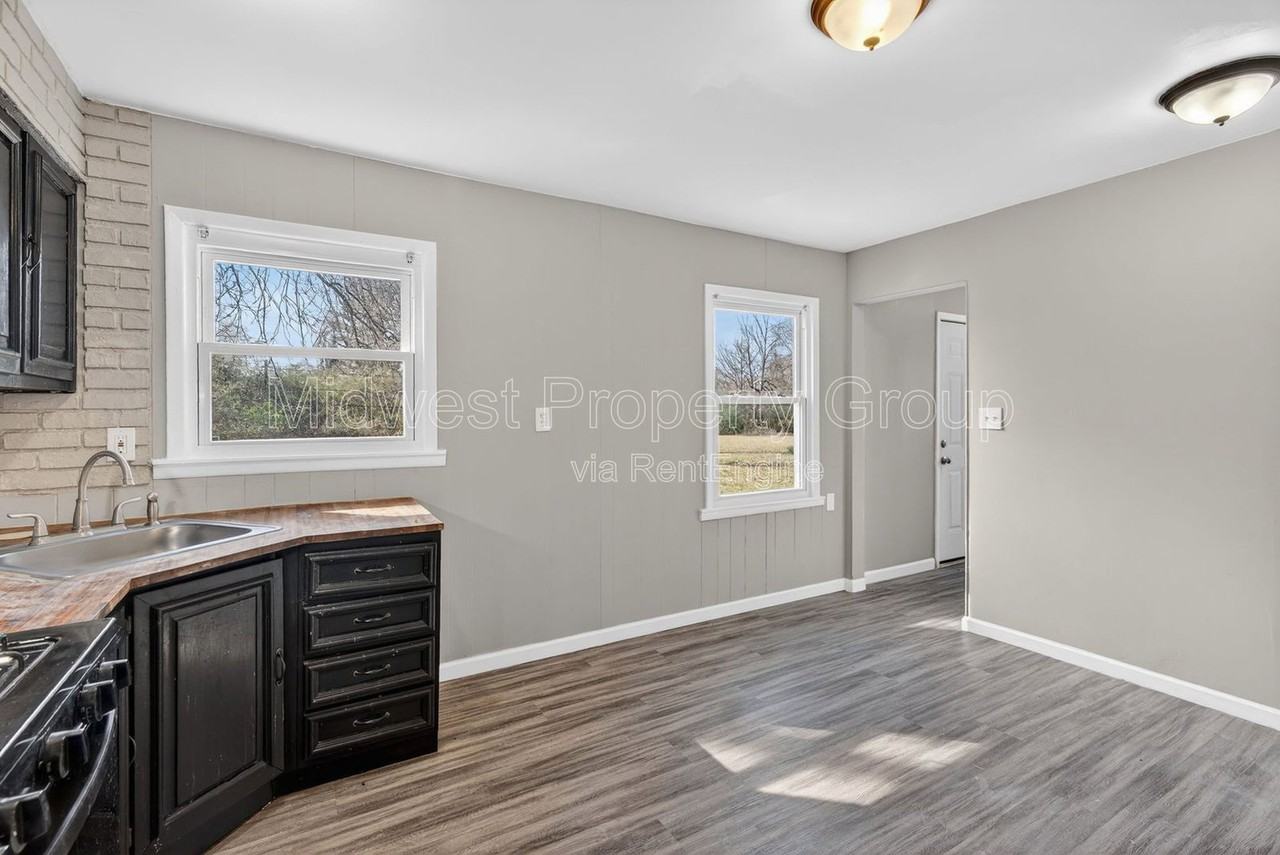 12035 Krenning Ln - Photo 5 of 33