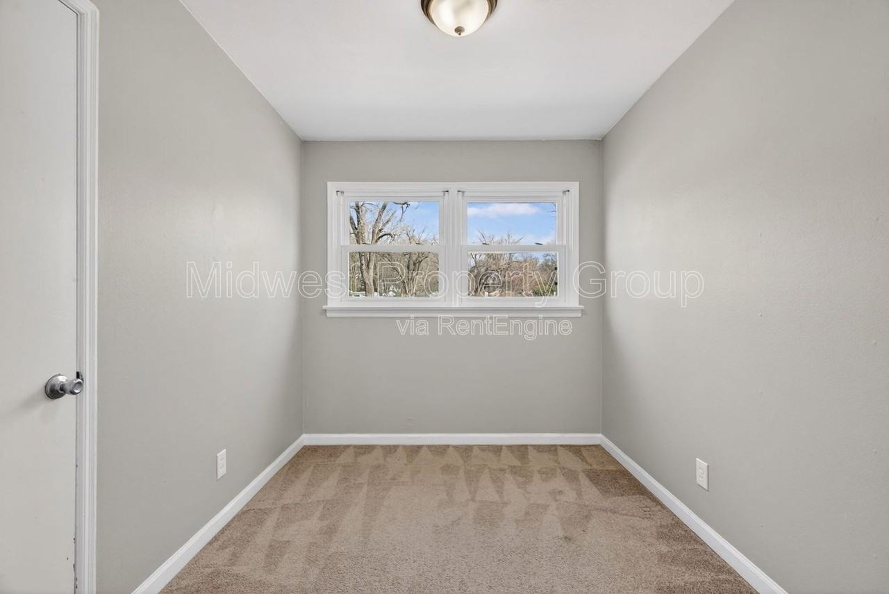 12035 Krenning Ln - Photo 7 of 33