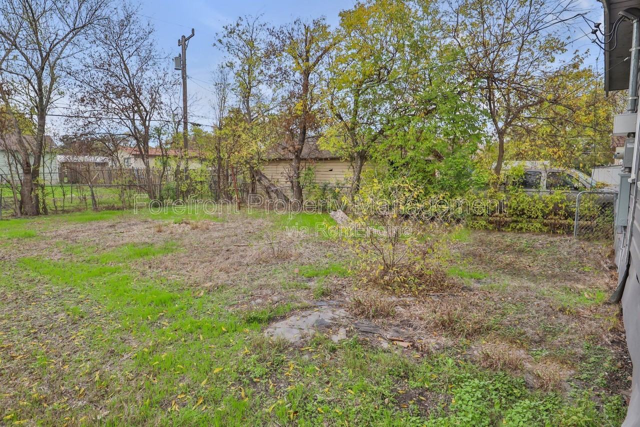 2426 Cincinnati Ave - Photo 2 of 19