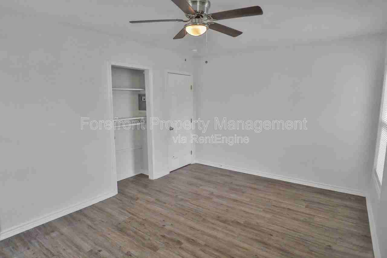 2426 Cincinnati Ave - Photo 4 of 19