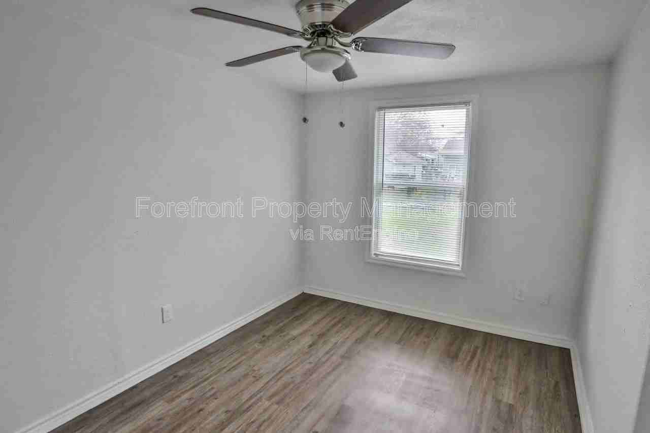2426 Cincinnati Ave - Photo 6 of 19
