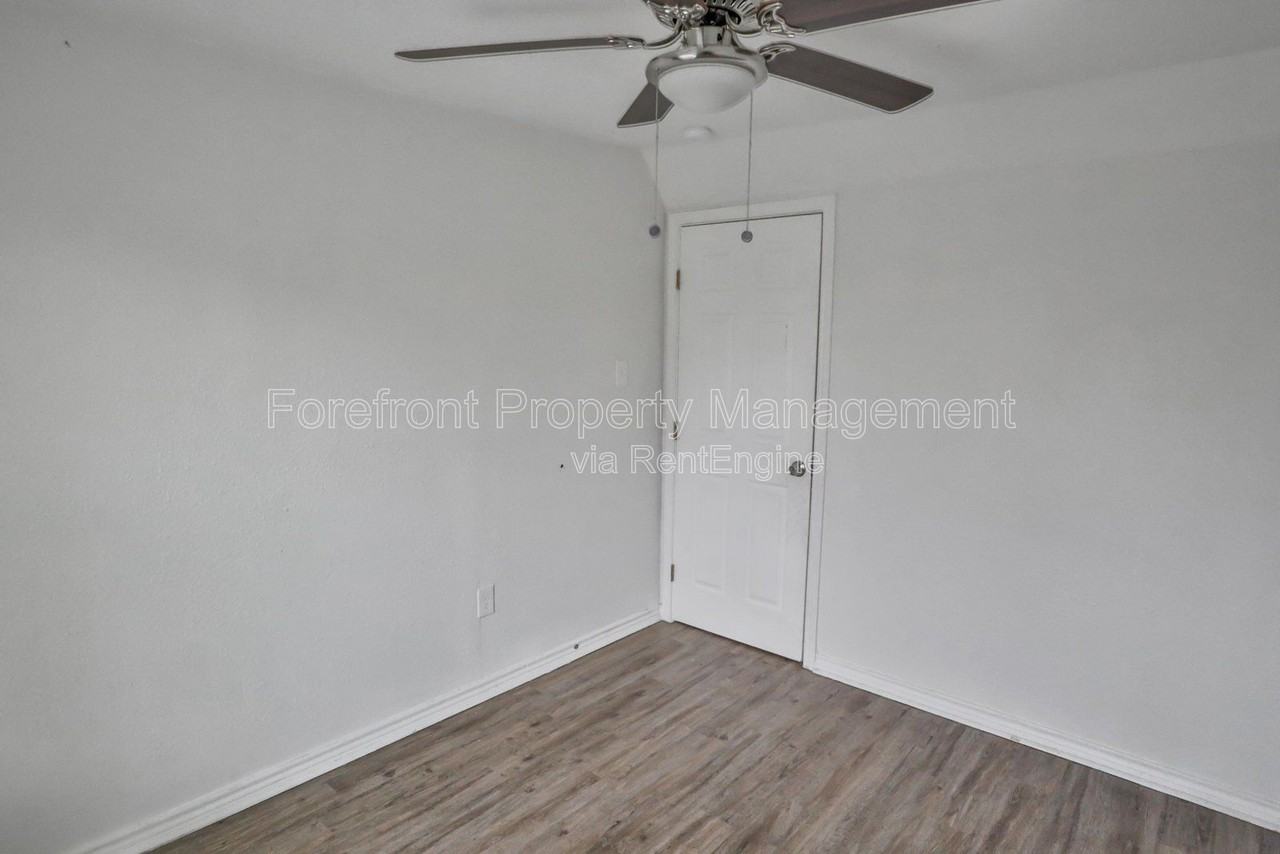 2426 Cincinnati Ave - Photo 7 of 19