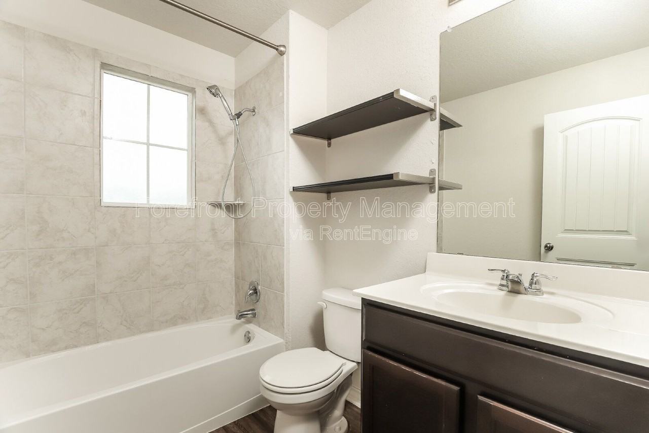 2935 Thackery Grv - Photo 5 of 41