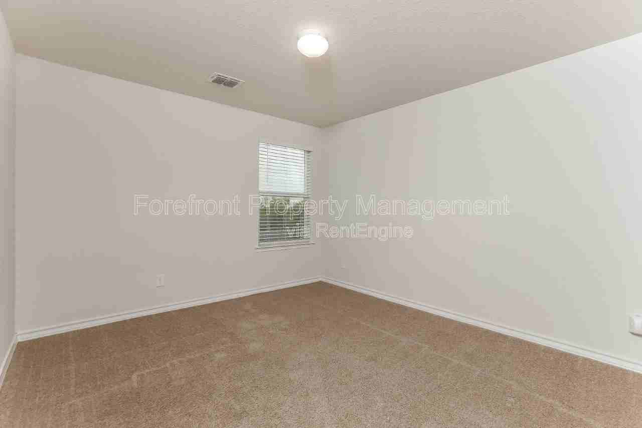 2935 Thackery Grv - Photo 7 of 41