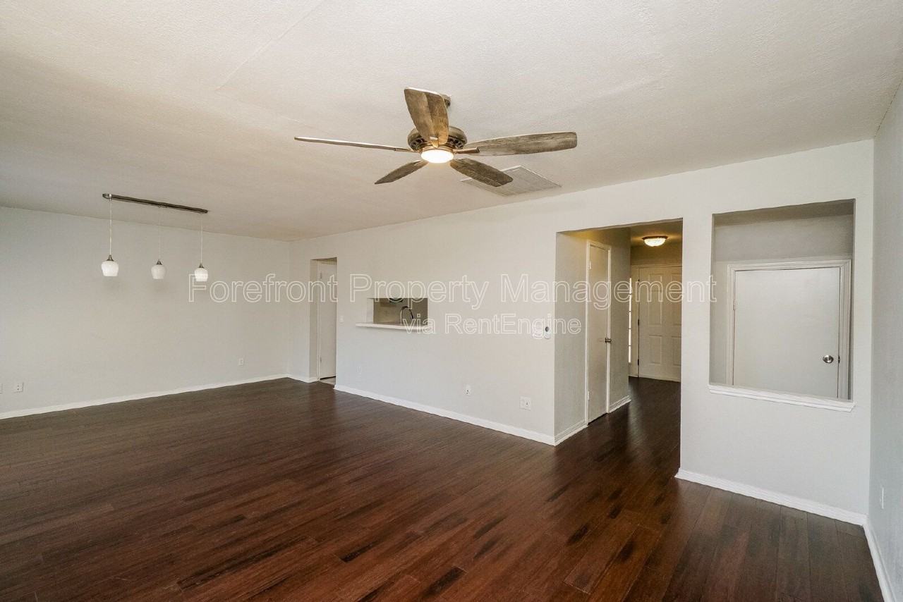 5806 Elk Lake Dr - Photo 5 of 21