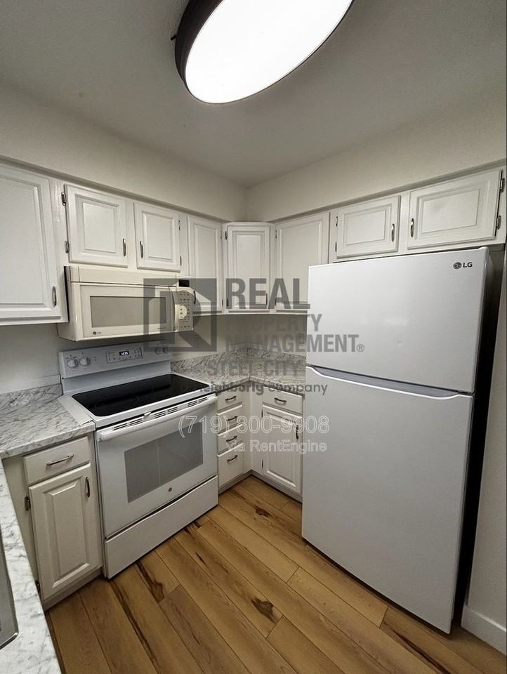 607 W 15th St - Photo 5 of 15