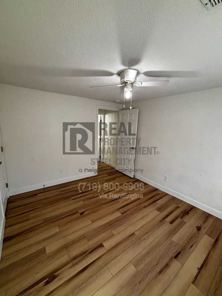 607 W 15th St - Photo 7 of 15