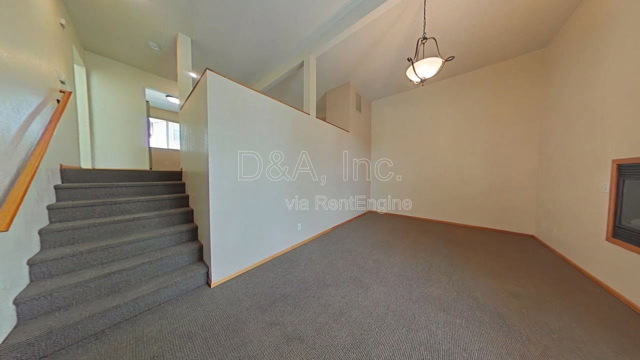 1701 Sw Stanford St - Photo 2 of 11