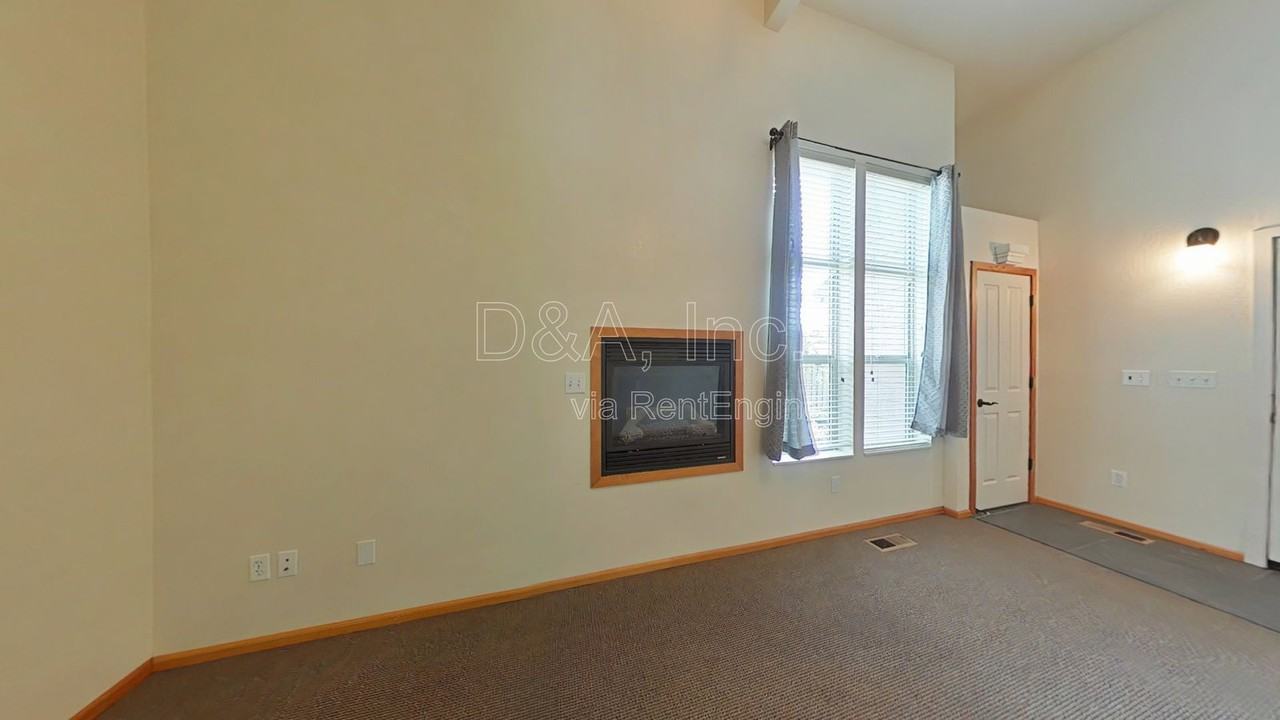 1701 Sw Stanford St - Photo 3 of 11