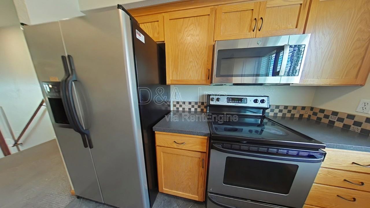 1701 Sw Stanford St - Photo 4 of 11