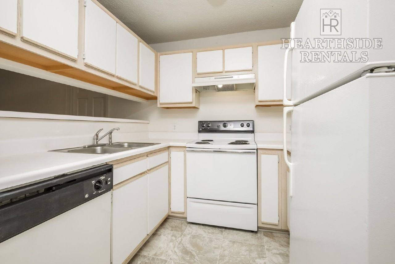 330 Brownlea Dr #5F - Photo 3 of 17