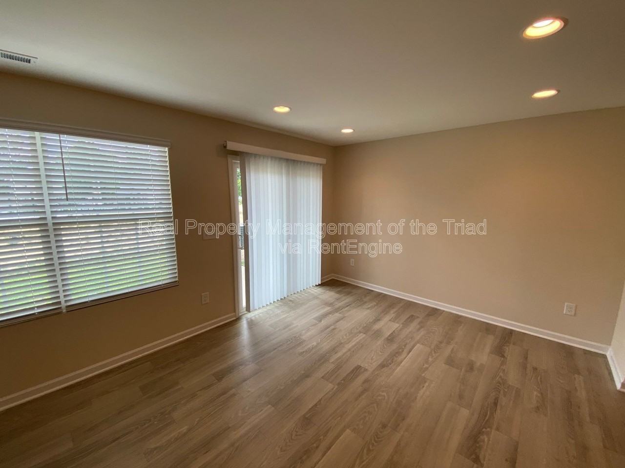 3907 Copperfield Court - Photo 7 of 20