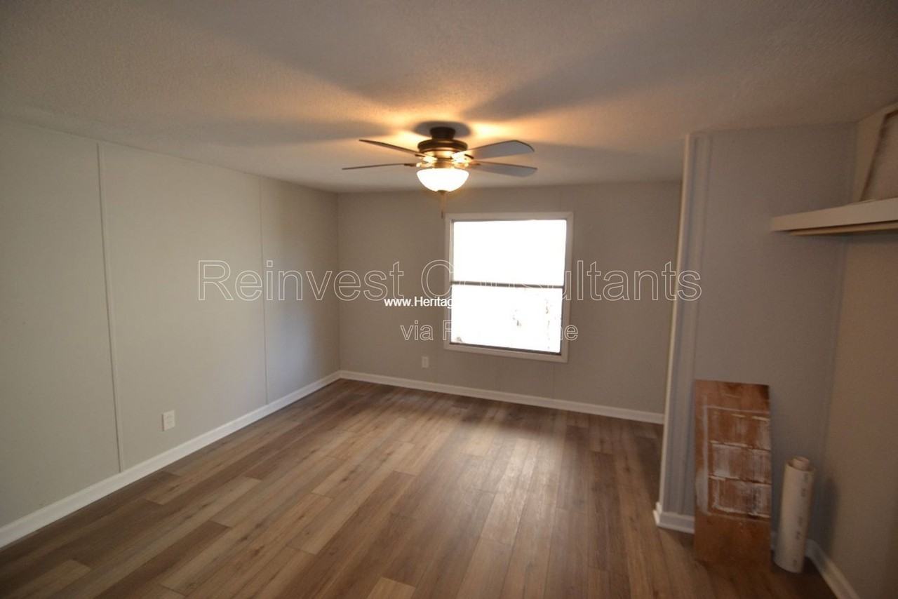 11049 Stephens Rd - Photo 4 of 13