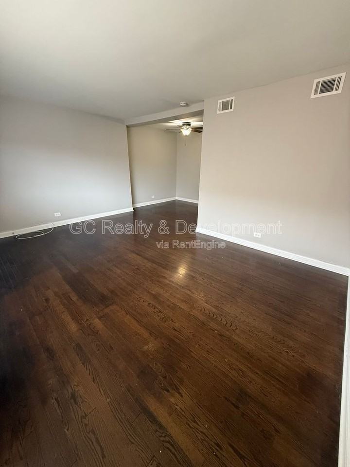 6947 S Jeffery Blvd #3K - Photo 6 of 10