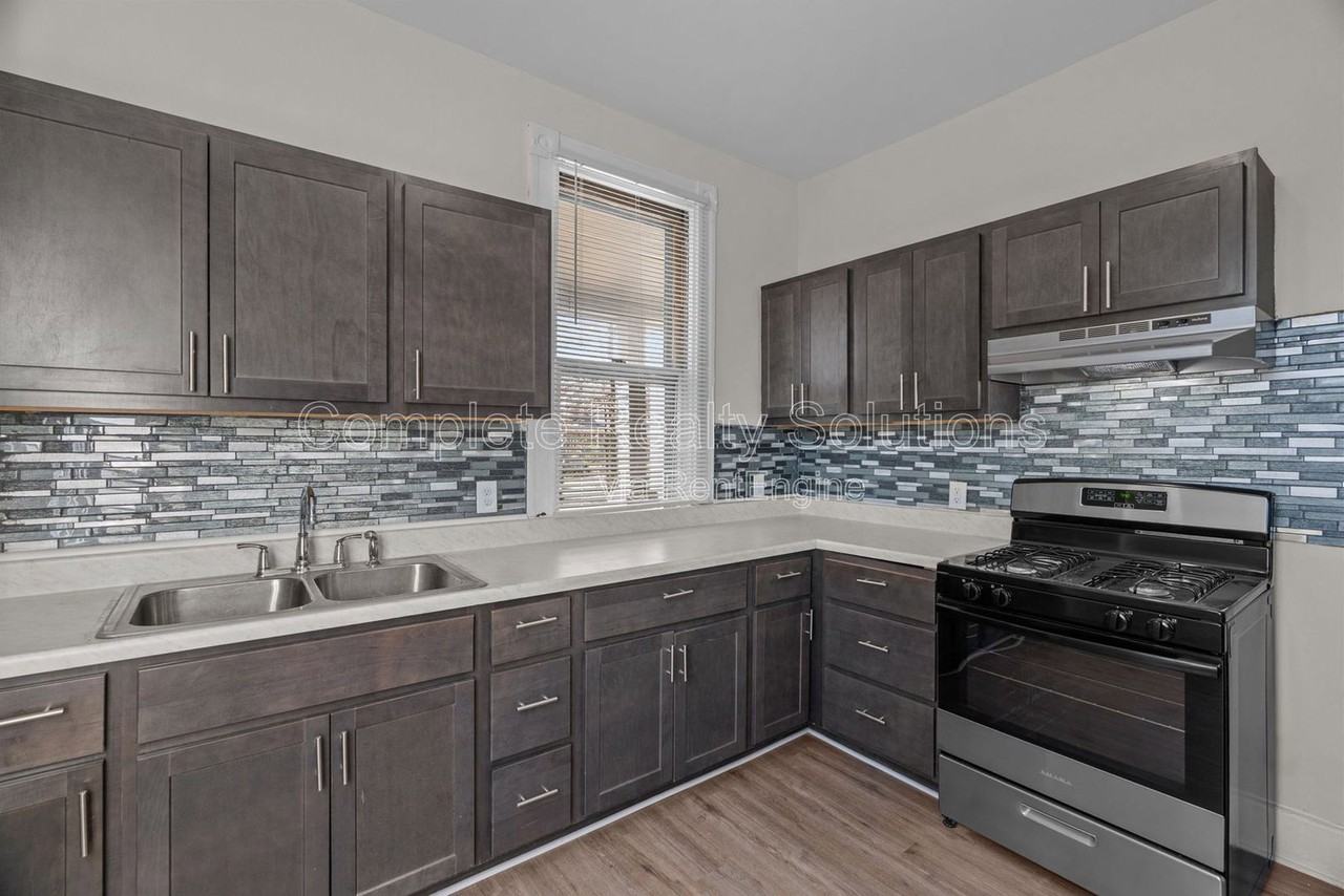 6811 Etzel Ave - Photo 3 of 45