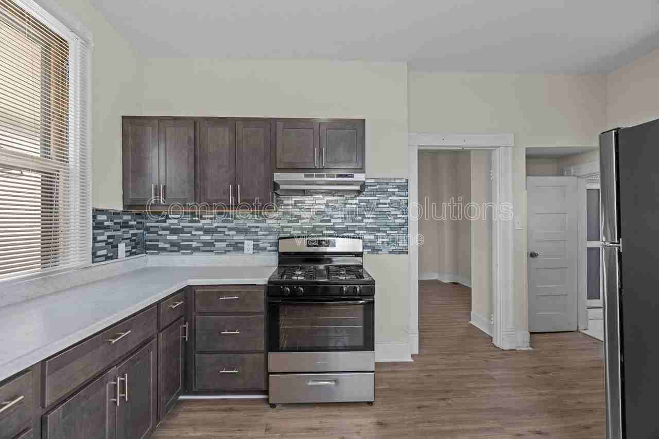 6811 Etzel Ave - Photo 6 of 45