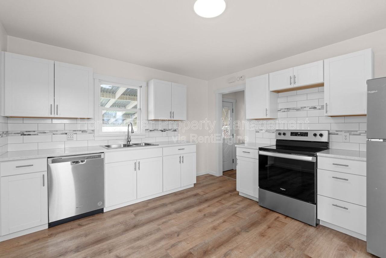 6950 N Crestline St - Photo 5 of 24