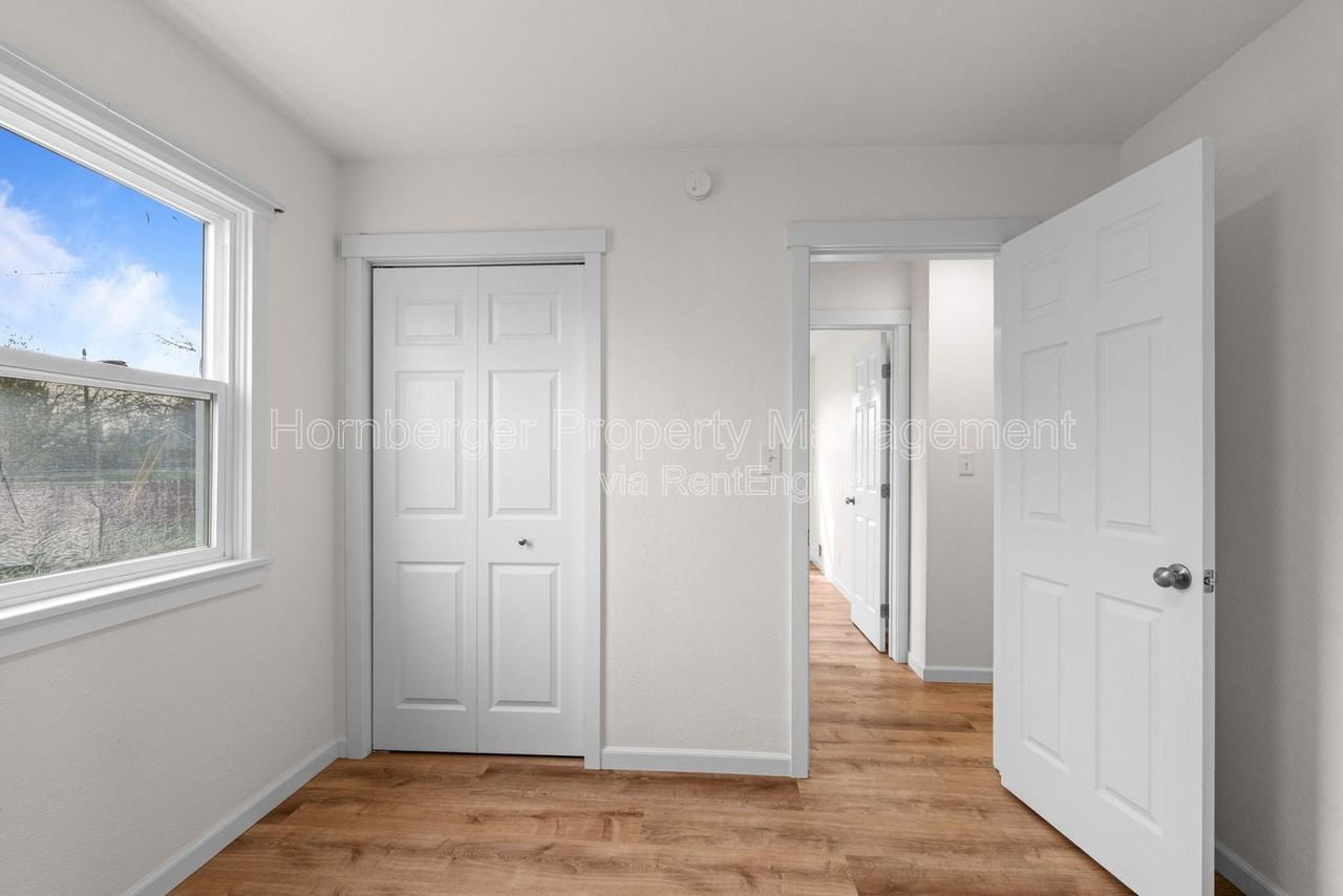 6950 N Crestline St - Photo 7 of 24