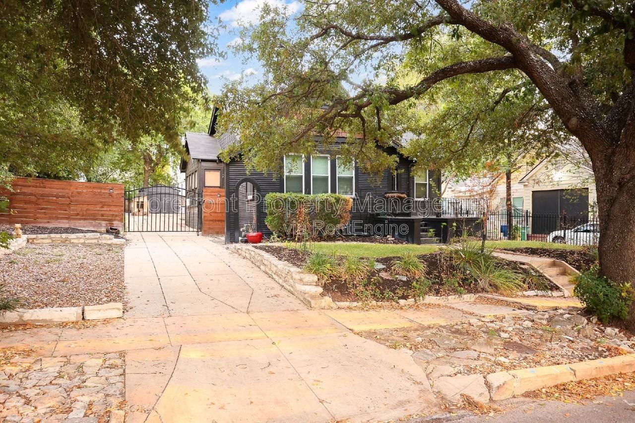 418 W Rosewood Ave - Photo 2 of 30