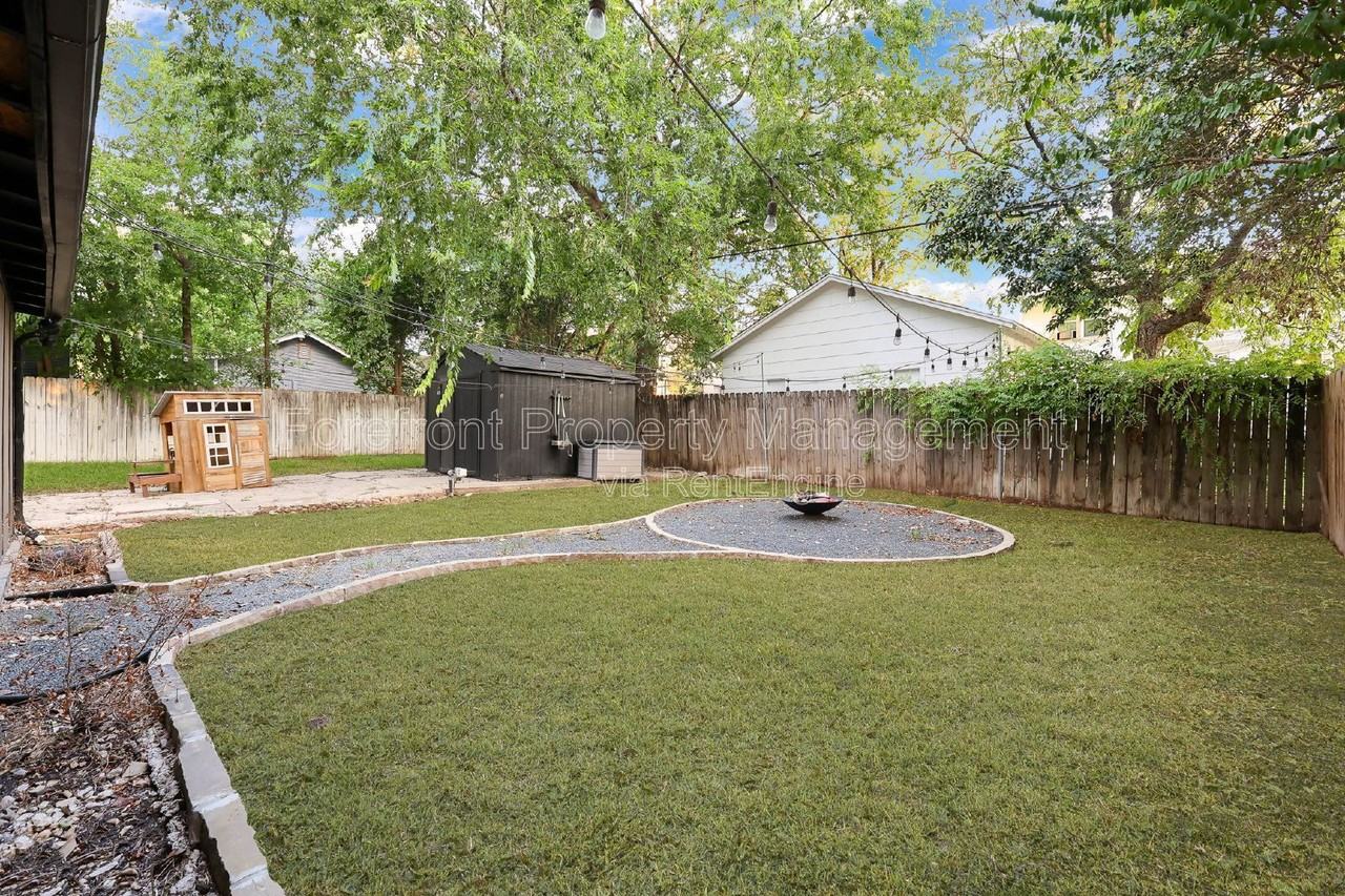 418 W Rosewood Ave - Photo 6 of 30