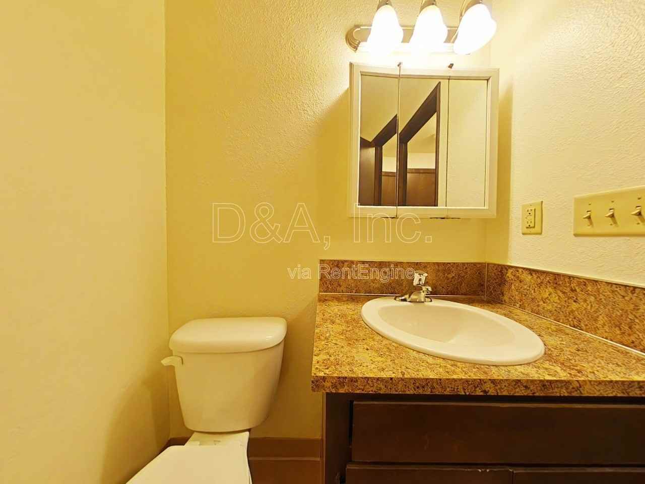 417 6th Ave Se #3 - Photo 4 of 9