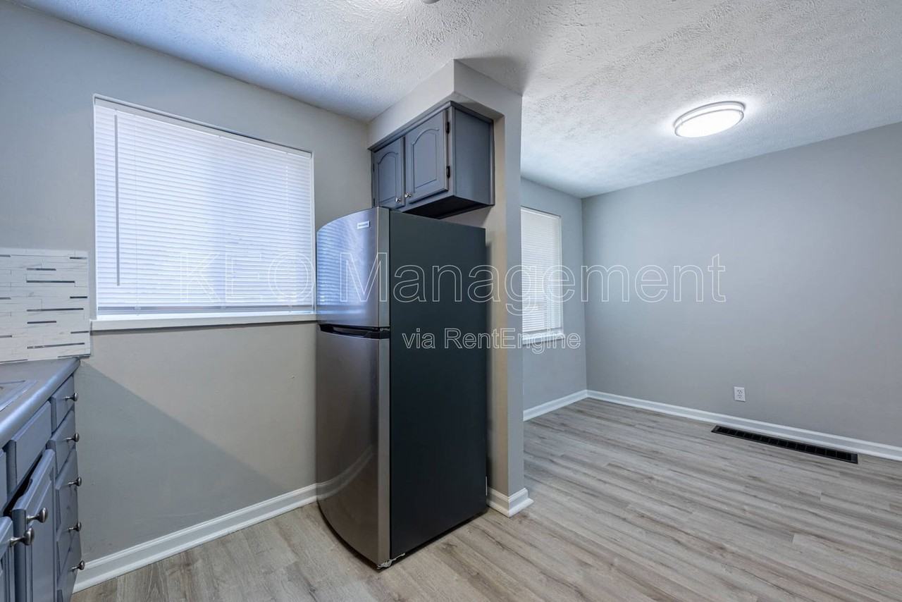 1053 Wilmington Ave #8 - Photo 4 of 20