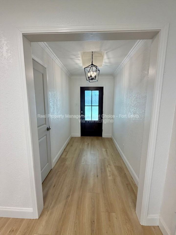 10107 Old Mill Rd - Photo 2 of 29