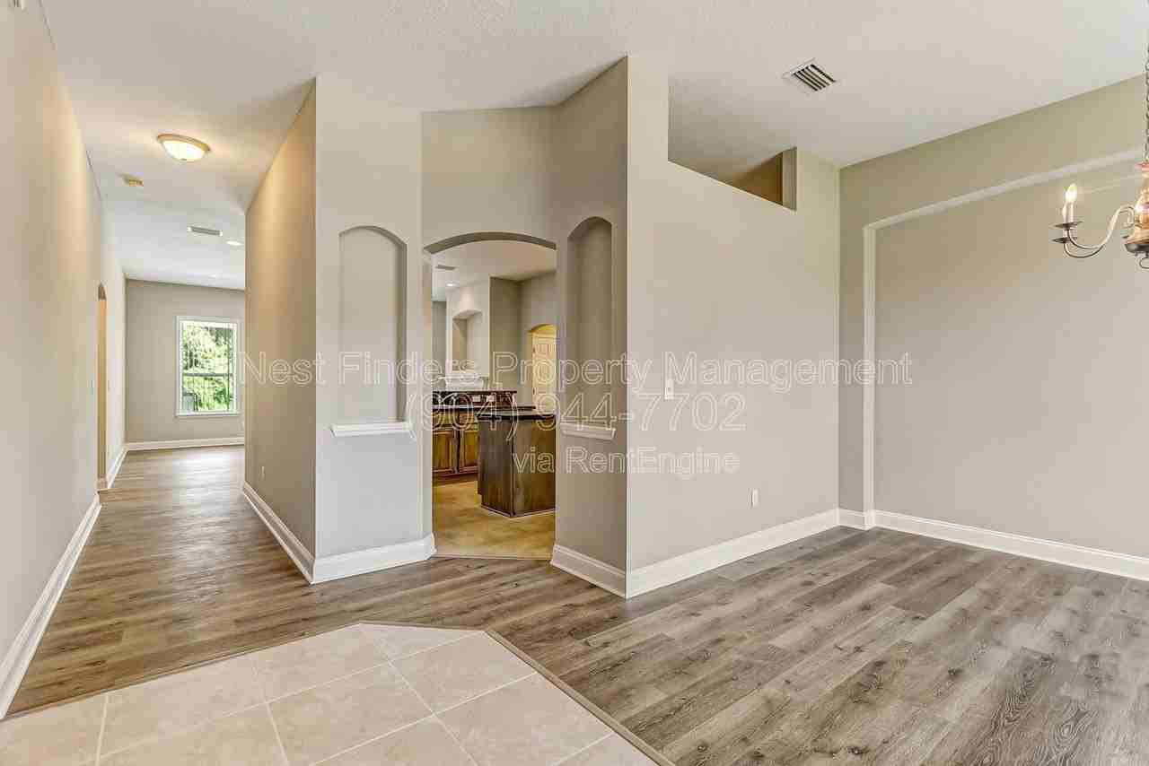 2436 Bonnie Lakes Dr - Photo 4 of 50