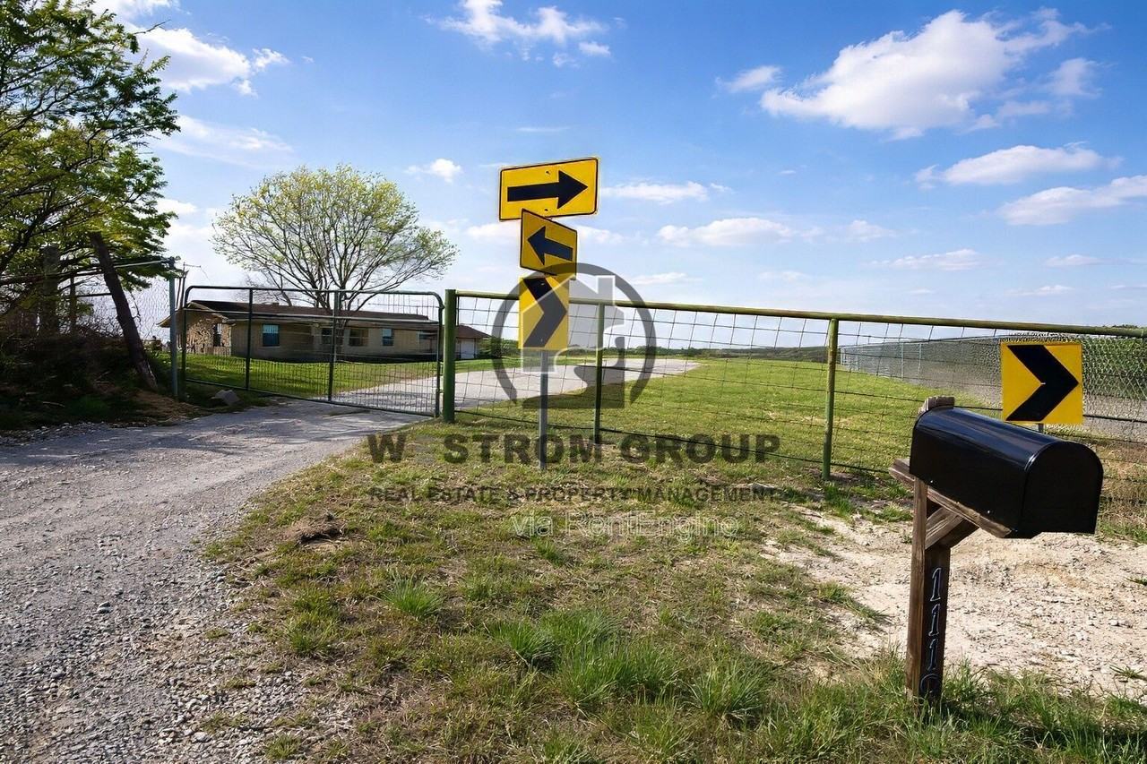 1119 Salt Creek Rd - Photo 2 of 27