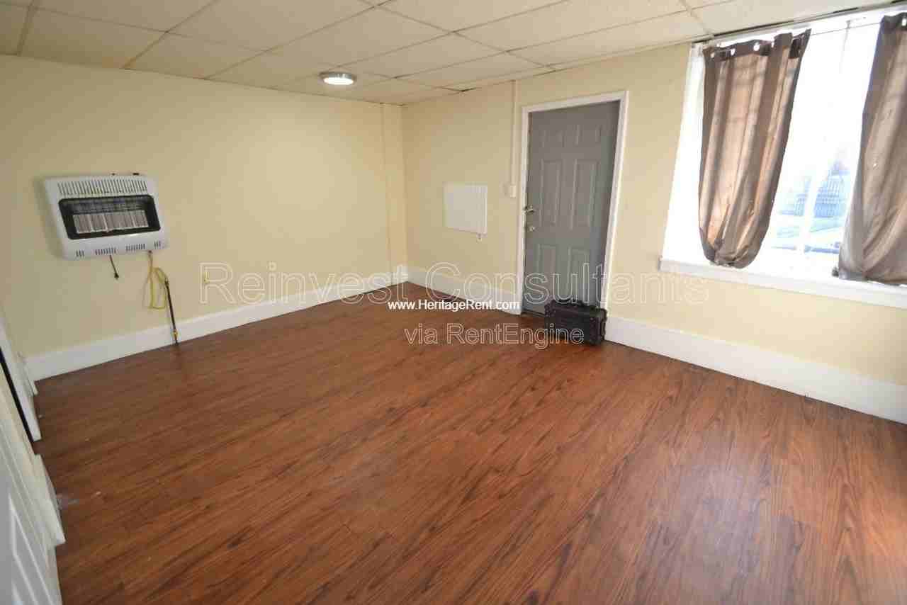 1042 Marshall Ave #1stFL - Photo 3 of 9