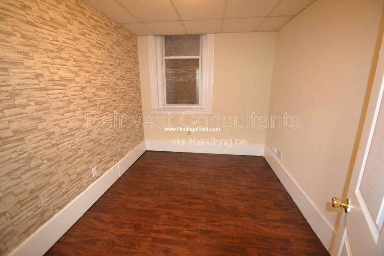 1042 Marshall Ave #1stFL - Photo 4 of 9