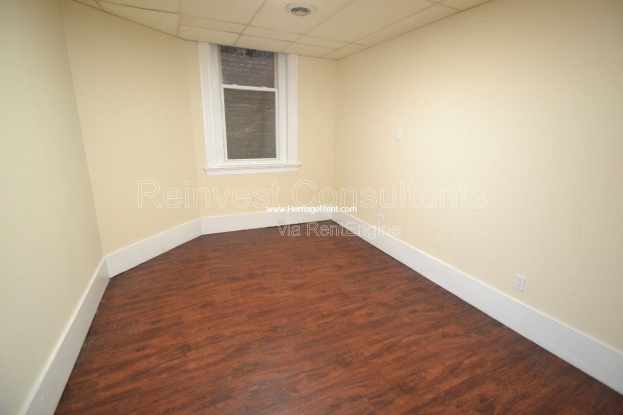 1042 Marshall Ave #1stFL - Photo 5 of 9