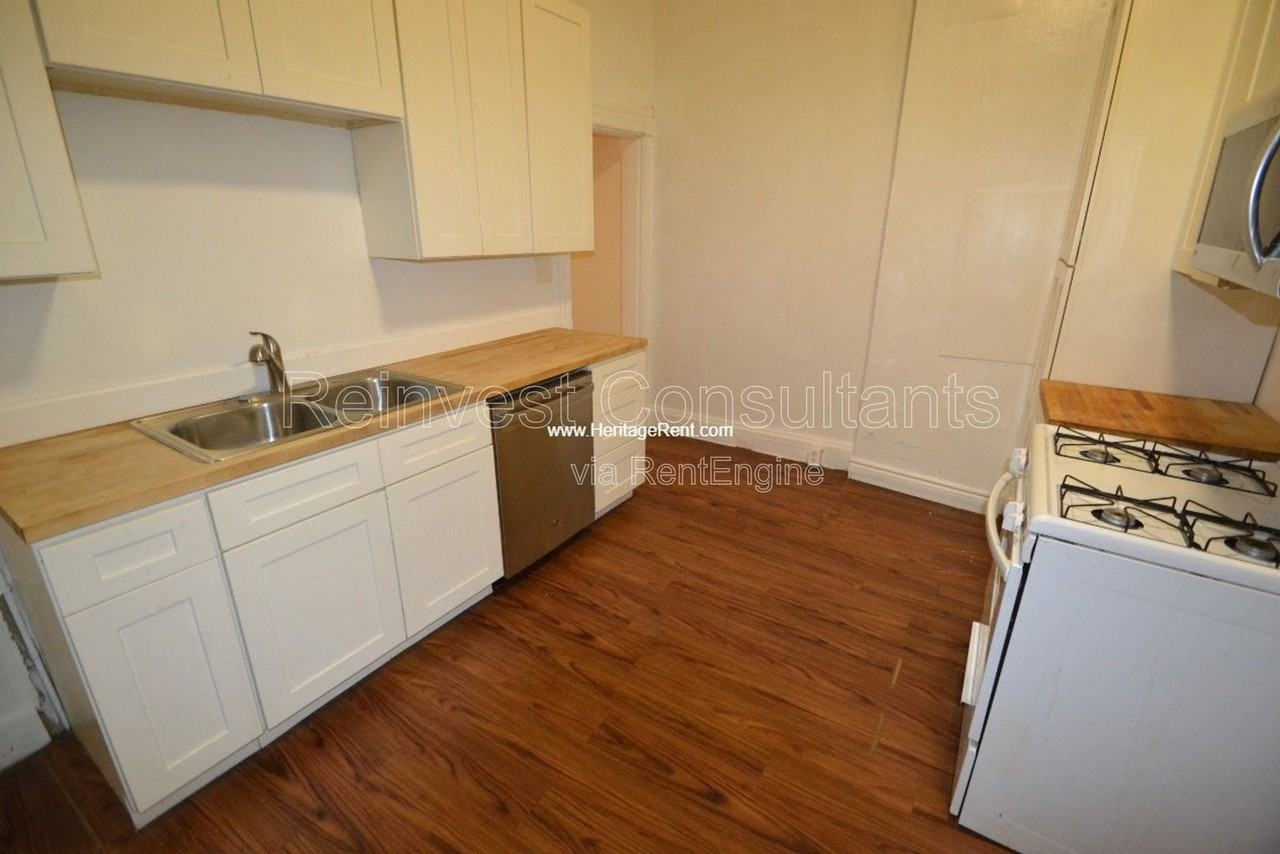 1042 Marshall Ave #1stFL - Photo 6 of 9