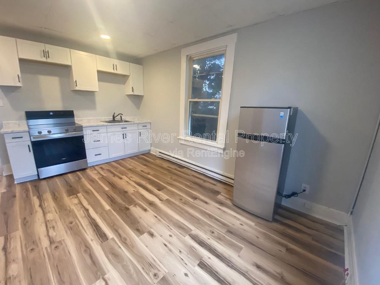 1009 4th St #2 - Photo 2 of 11