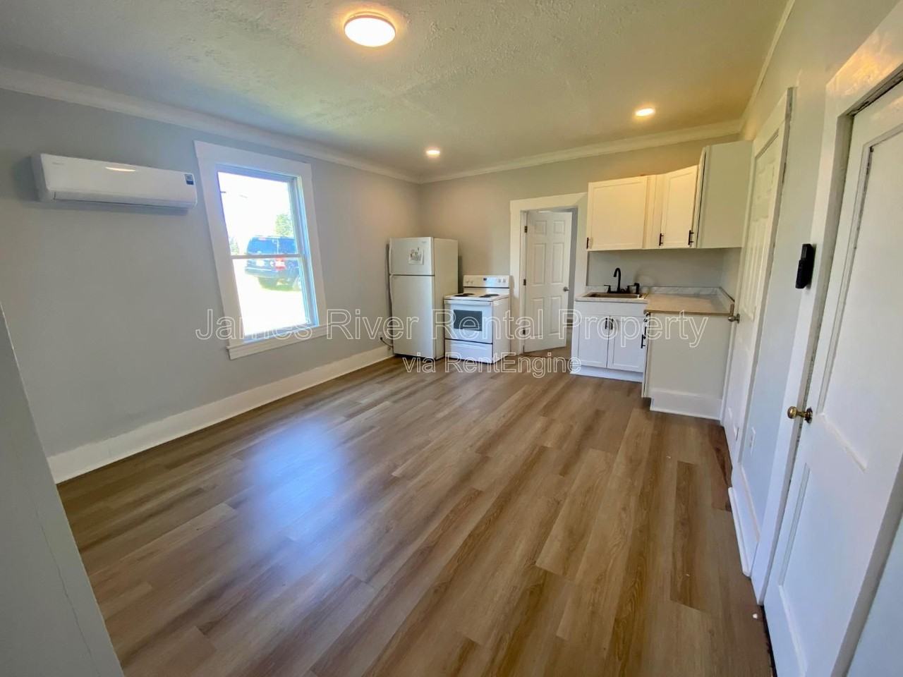 1009 4th St #2 - Photo 4 of 11